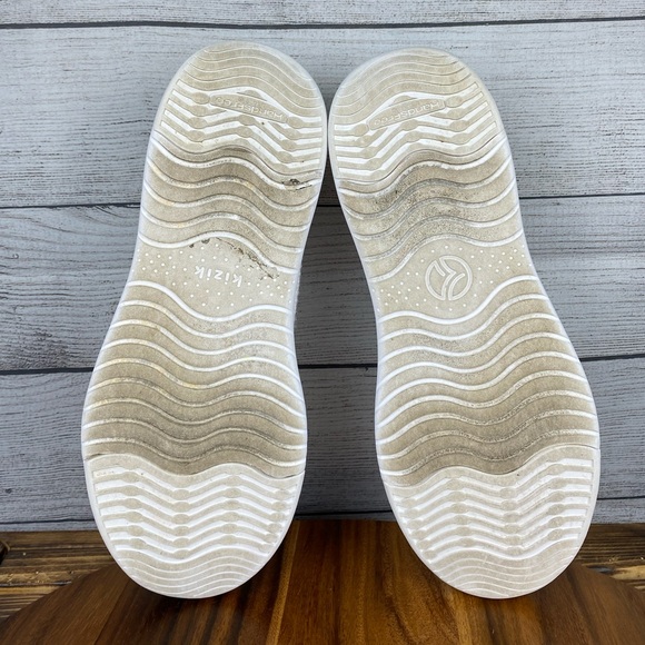 Athletic_Shoes